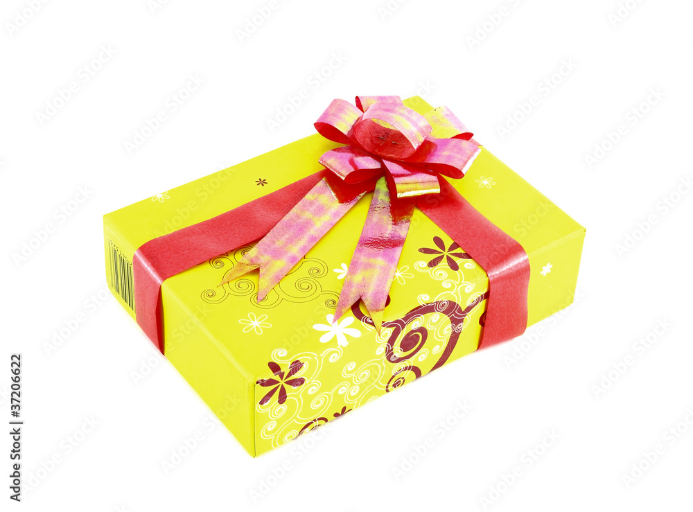 Obraz premium yellow gift box with red ribbon isolated on white background