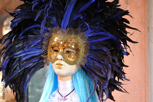 La dame aux plumes bleues de Venise