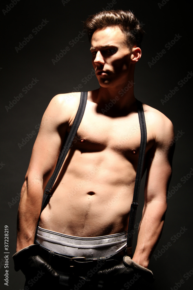 Fototapeta premium Mann oben ohne