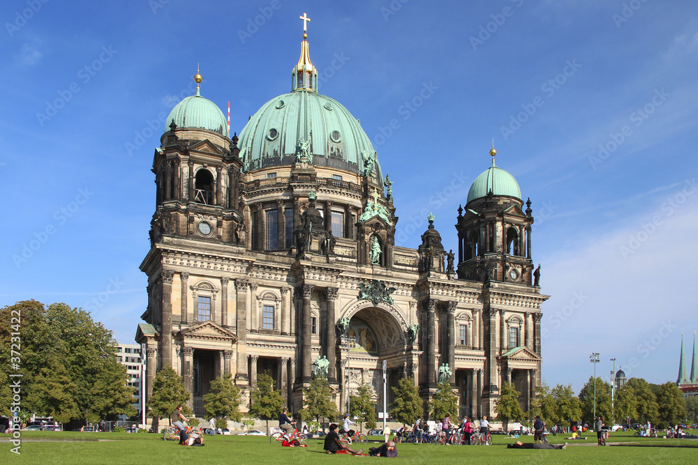 Fototapeta premium Berlin - Berliner Dom on a nice summer day