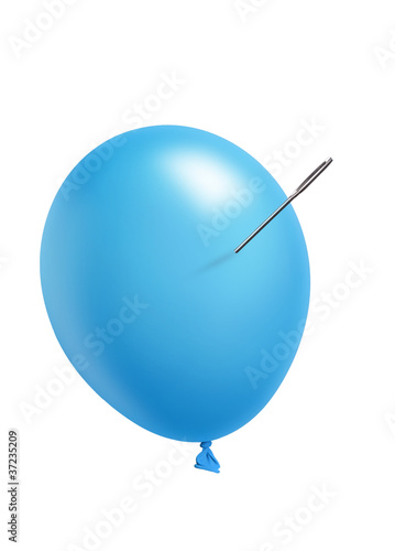 Blauer Luftballon mit Nadel
