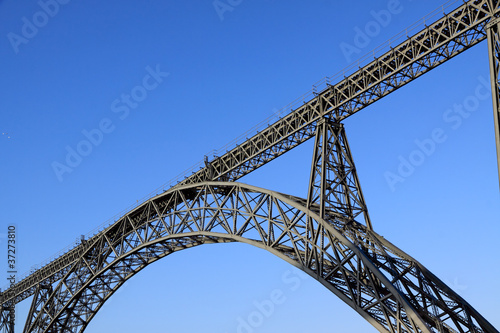 Bridge D. Maria in Porto © Zacarias da Mata