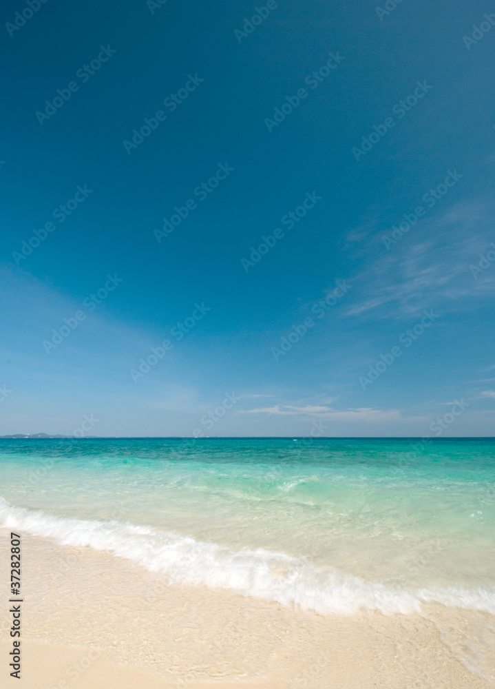 Thai sea : White sand beach and blue sky