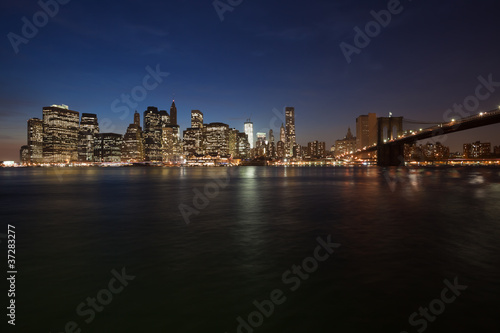 The New York City skyline w Brooklyn Bridge © kropic