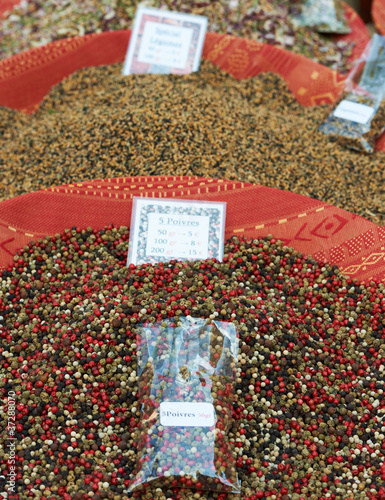 Obraz na plátně Black and red pepper mixture