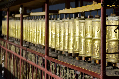 Fényképezés Prayer wheels at Gyantze Monastery