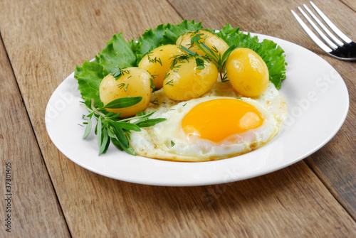 Fried egg with potato