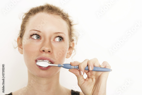 Mädchen mit Zahnbürste