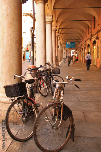 Modena, portici via Emilia