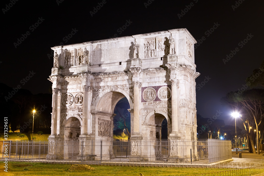 Italy. Rome. An arch triumphal, night Italy. Rome. An arch triumphal, night