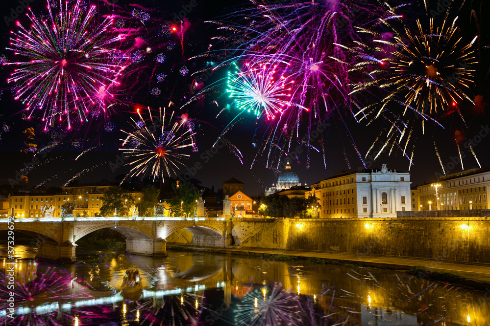 Obraz premium fireworks over bridge Vittorio Emmanuel through Tiber.Italy.Rome