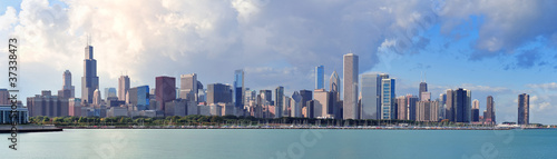 Chicago skyline over Lake Michigan © rabbit75_fot