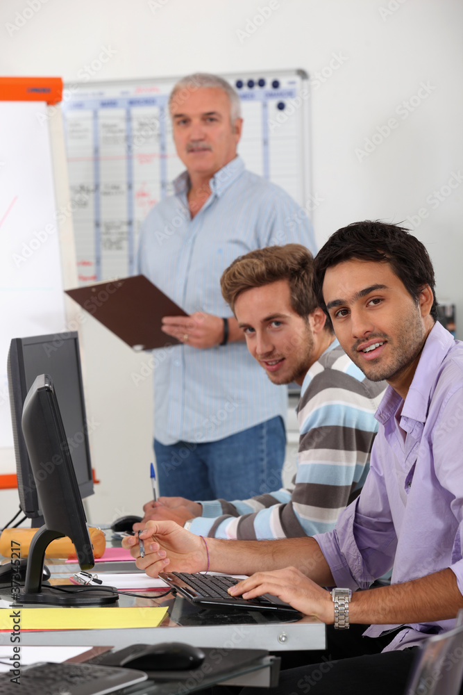 Obraz premium young businessmen on a professional training