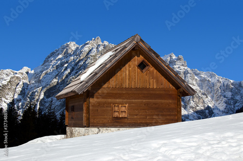 Mountain chalet in winter - Italy Alps © Alberto Masnovo