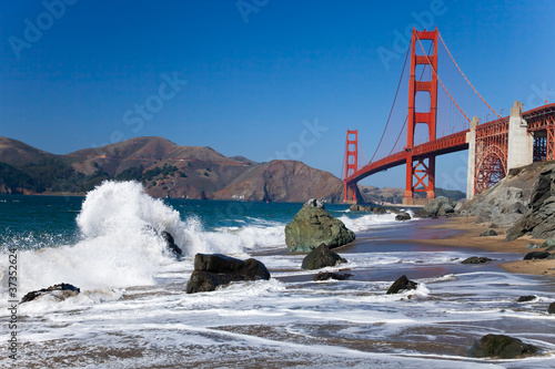 The Golden Gate Bridge w the waves