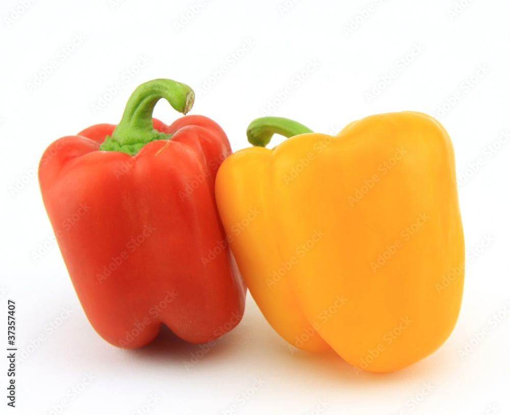 poivron rouge et jaune sur fond blanc poivron rouge et jaune sur fond blanc