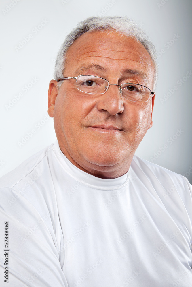 Obraz premium Senior Man Wearing Glasses