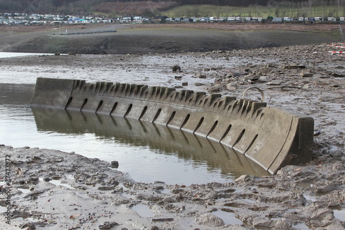 Edersee Staumauer Modell bei Niedrigwasser photo