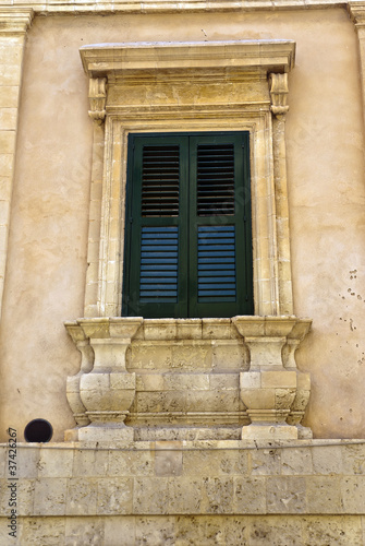 Sizilien - Noto - geschlossenes Fenster