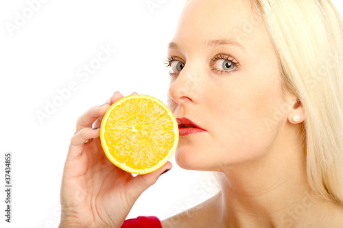 Blondine mit Obst