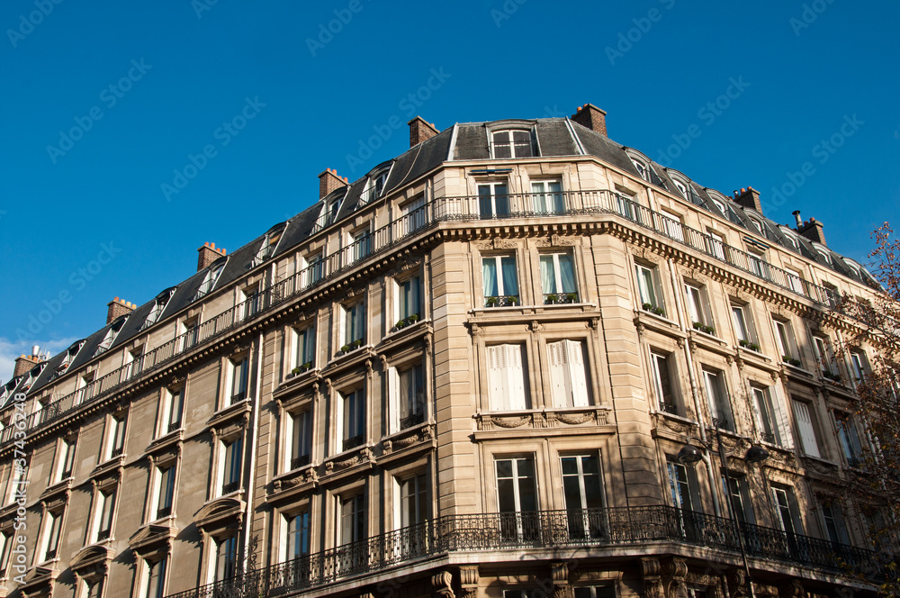 immeuble, rue du Louvre à Paris