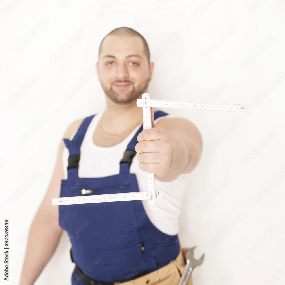 Handwerker mit Zollstock Handwerker mit Zollstock