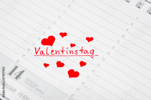 Valentinstag im Kalender notiert photo