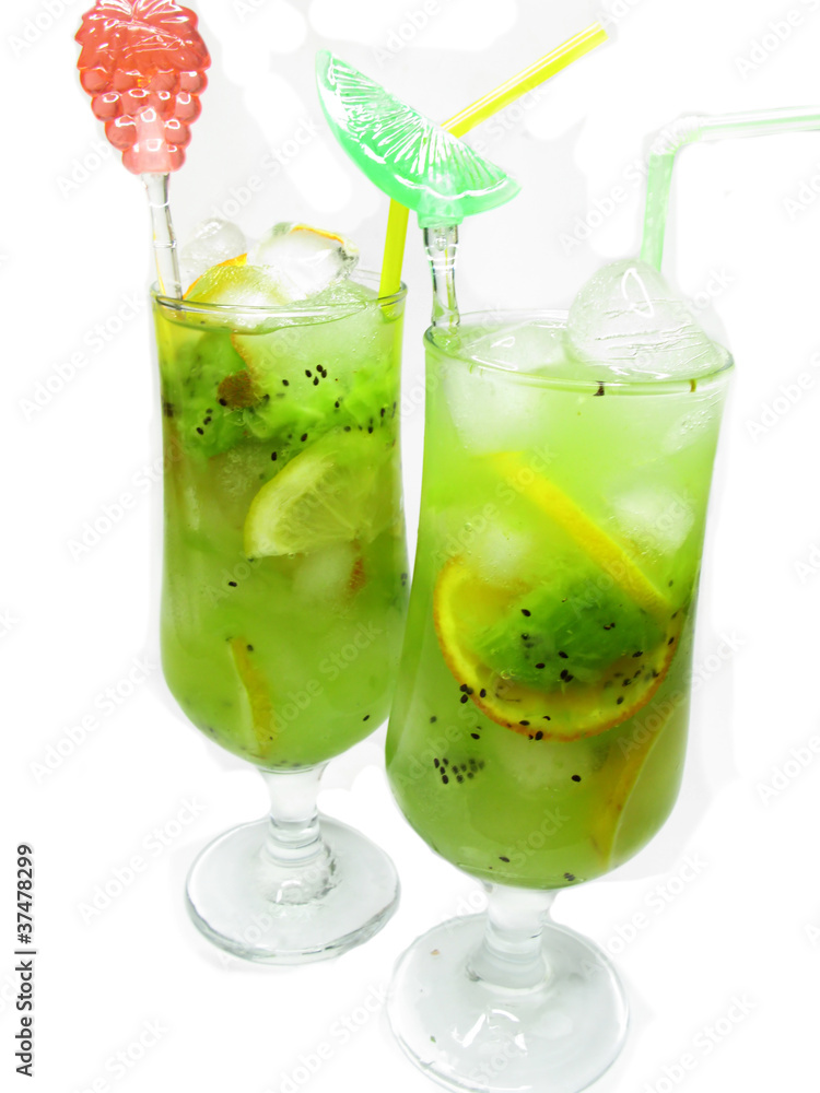green kiwi and lemon lemonade drinks green kiwi and lemon lemonade drinks