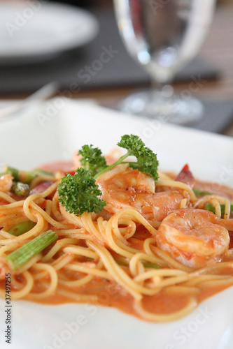 linguine pasta with shrimps in tomato sauce