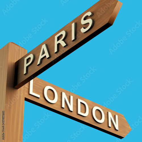 Canvas Print Paris Or London Directions On A Signpost