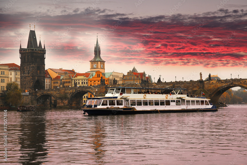 Fototapeta premium Charles Bridge in evening Prague, Czech Republic