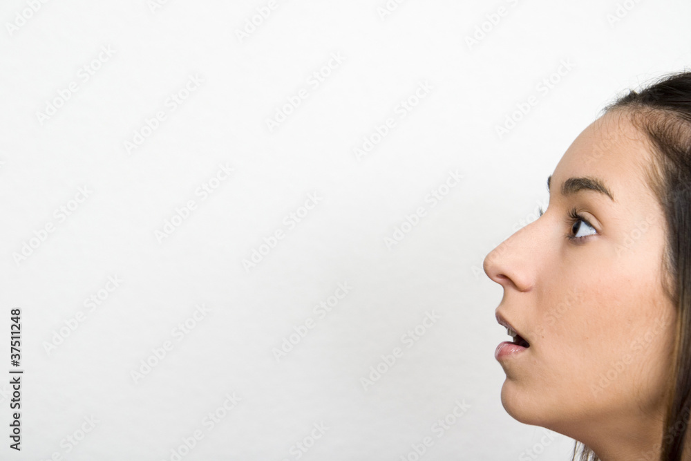 Fototapeta premium chica con mirada asustada