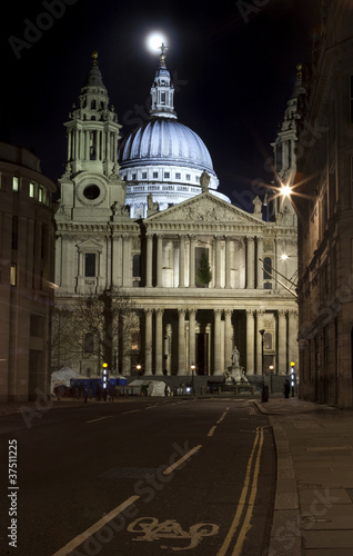 St. Paul's Cathedral at Night © chrisdorney