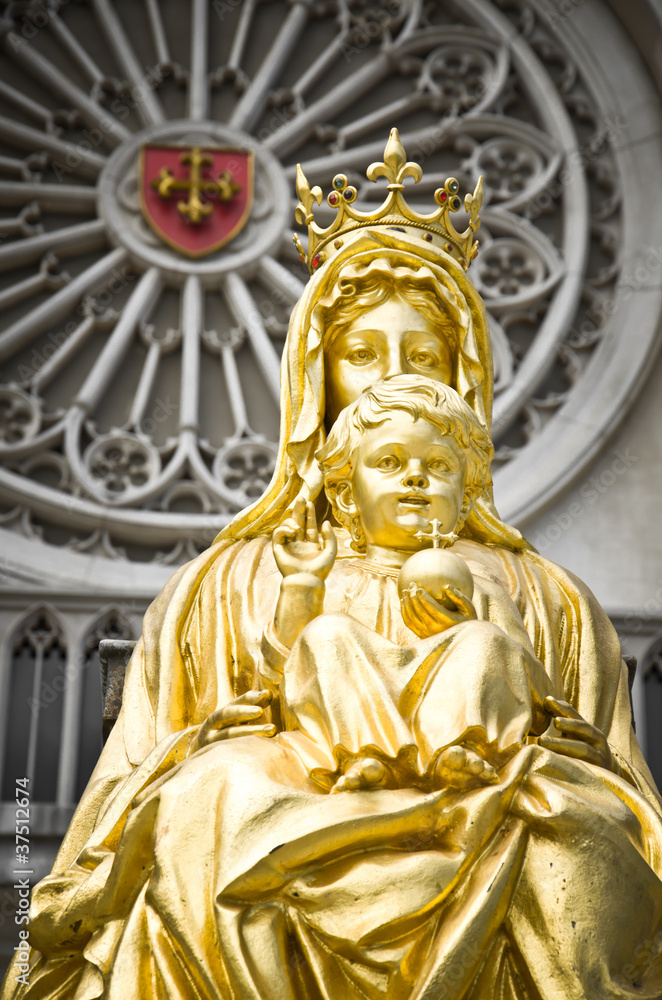 Obraz premium Golden baby Jesus and mother Mary