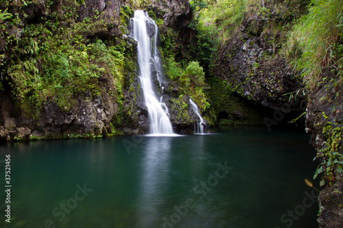Hawaiian waterfall © mdlart