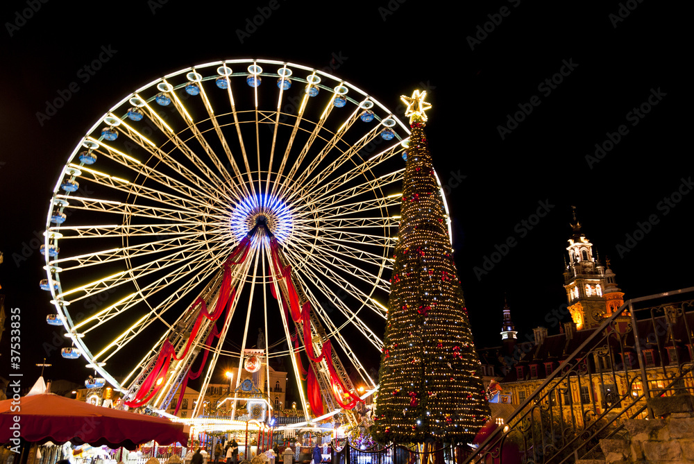 La grande roue sur la grand-place de Lille à Noël Photos | Adobe Stock
