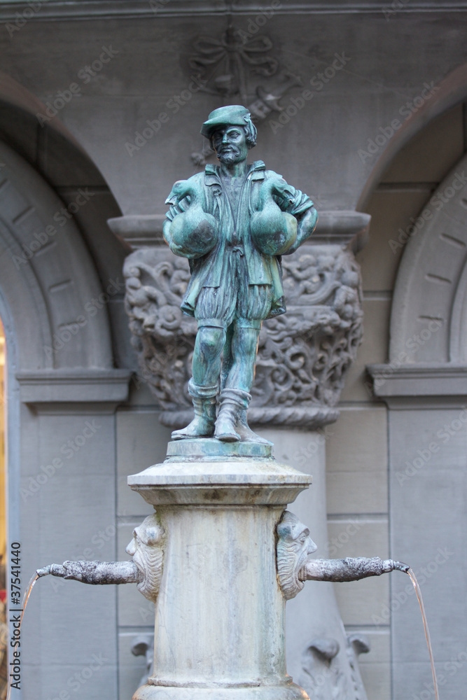 Fototapeta premium Lucerna - fontana