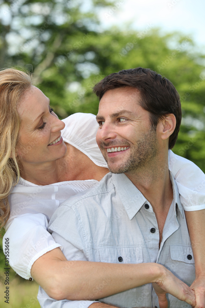 Fototapeta premium couple in a park