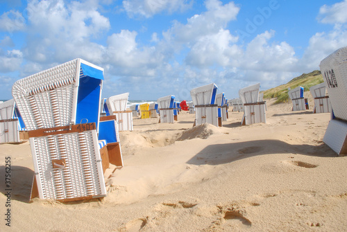 Strandk  rbe auf Sylt