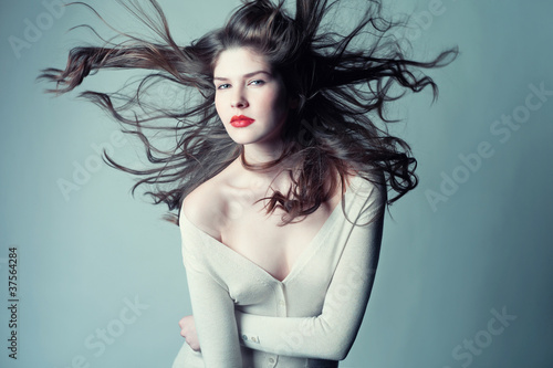 Papier peint Beautiful woman with magnificent hair