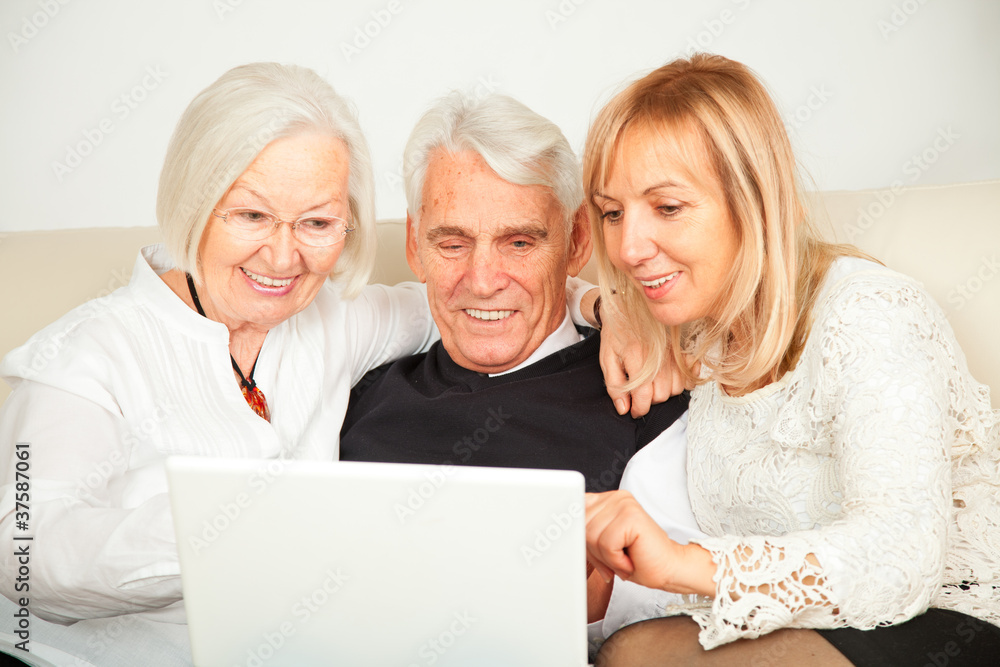 Generationen grossvater mit tochter und grossmutter Generationen grossvater mit tochter und grossmutter