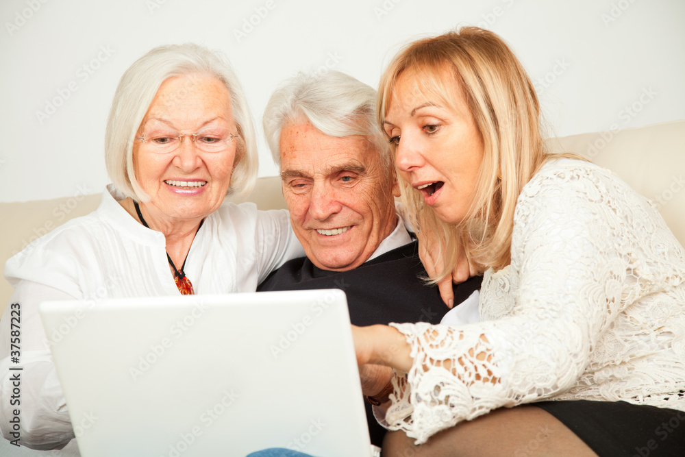 Generationen grossvater mit tochter und grossmutter Generationen grossvater mit tochter und grossmutter