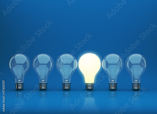 Row of light bulb 3D on blu...