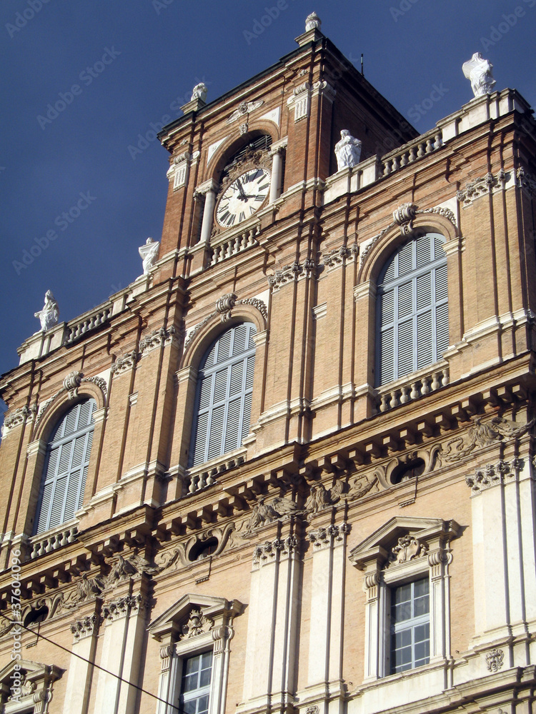 palazzo ducale di Modena, facciata