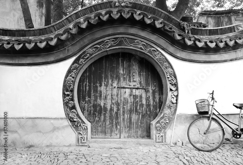 Round gate