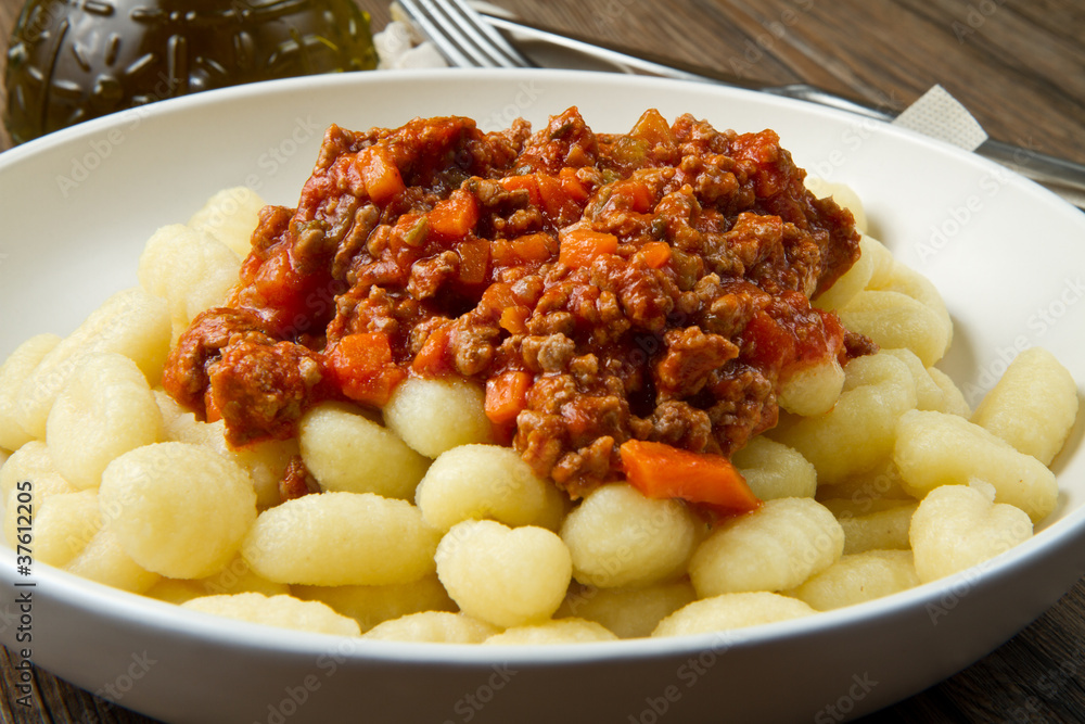 Fototapeta premium gnocchi di patate con ragù di carne