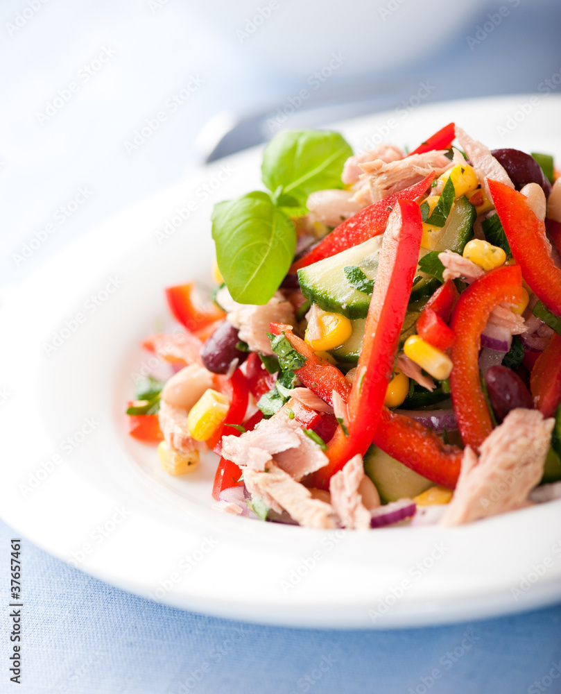 Mixed vegetable salad with tuna Mixed vegetable salad with tuna