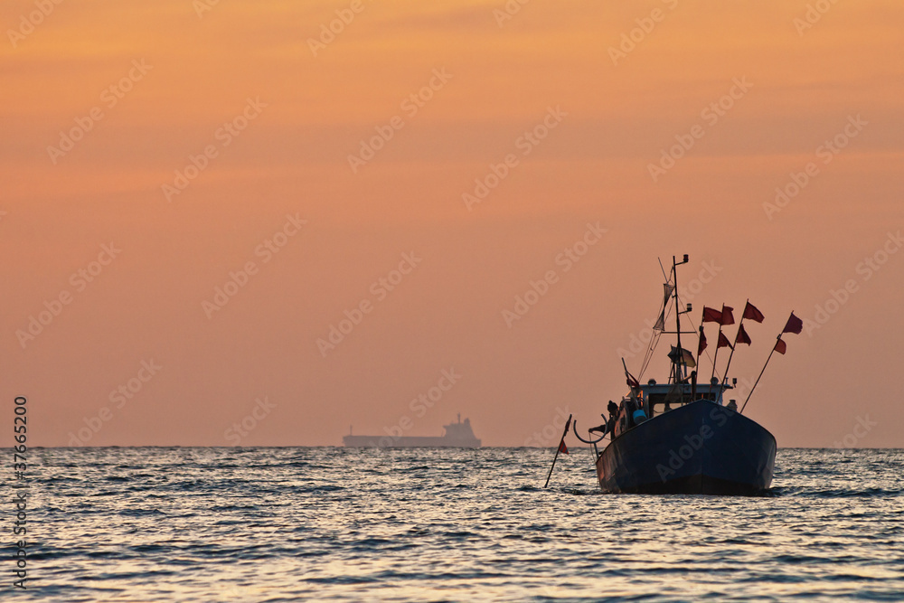 Obraz premium Ein Fischkutter auf der Ostsee.