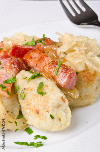 Schlesische Kartoffelklöße mit Kasseler und Sauerkraut