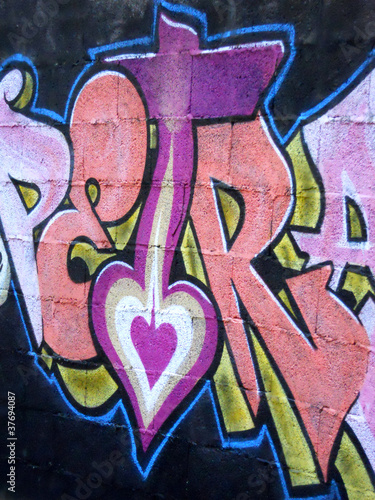 Graffiti Kreuz Herz